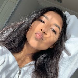 Meet your Posher, Daniela